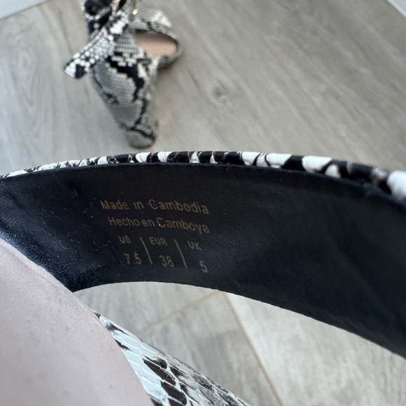 Size 7.5 Heels - Picture 3 of 5